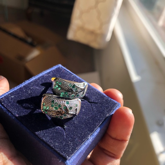 Emerald crystal with tree branch engraved earrings - Picture 4 of 5